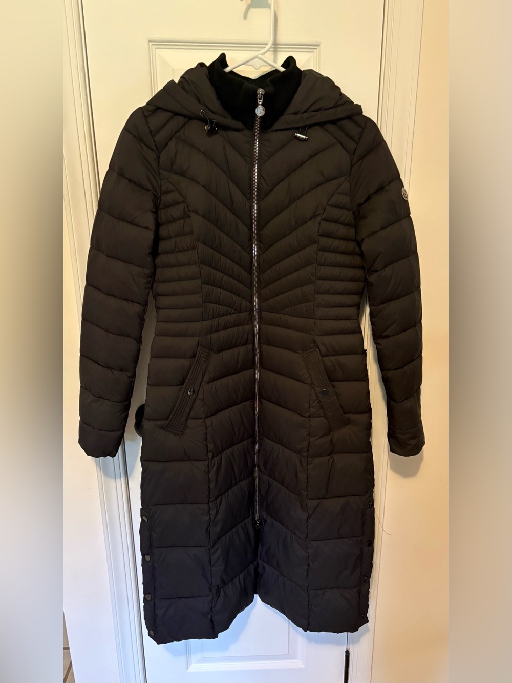 Bernardo Black Long Quilted Hooded Puffer Coat - Size Small
